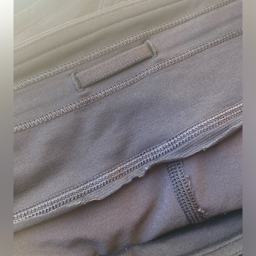Lululemon Speed Up Short *2.5" in Black ~ Size 10 - Picture 9 of 9
